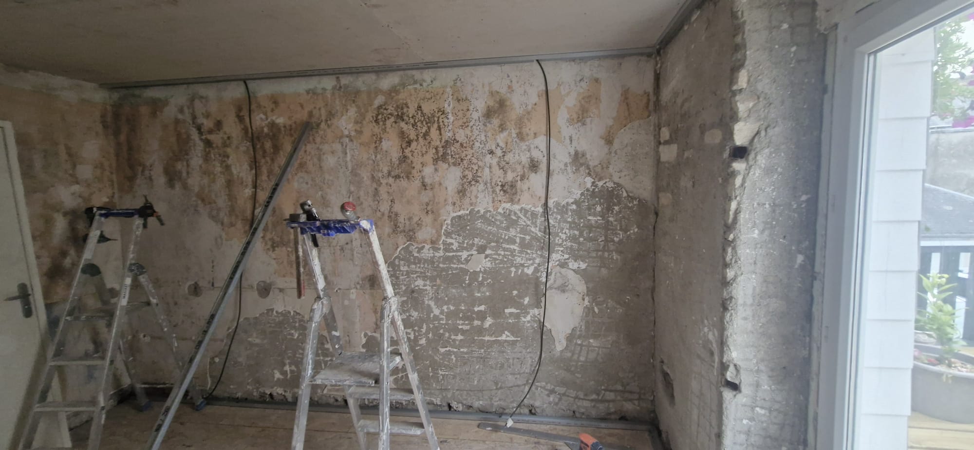 Chantier de rénovation avant travaux : dépose et préparation des supports